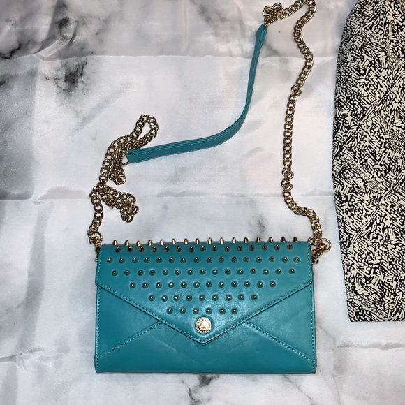 🎒 NWT Sea Green Studded Wallet on a Chain Rebecca Minkoff - Picture 4 of 16